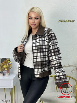 Женский бомбер весенний в клетку