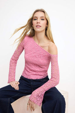 Gul Kurusu Ekru Dantel Asimetrik Yaka Fitted/Vucuda Oturan Orme Bluz TWOAW26BZ00036