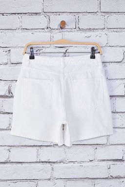Beyaz Yuksek Bel City Boy Denim Sort TWOSS25SR00172