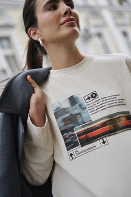 Лонгслив оверсайз с велюровым эффектом "Молоко" женский Лонгслив оверсайз с велюровым эффектом "Молоко" женский