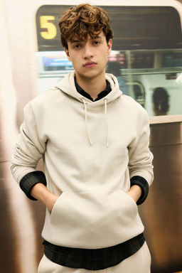 Regular Fit Kapusonlu Kanguru Cepli Ici Yumusak Tuylu Basic Duz Sweatshirt - Defacto фото 3