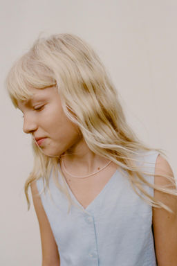 CHALECO NIDO DE ABEJA CON LINO / Azul cielo