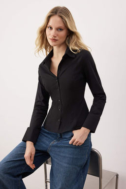 Wardrobe Essentials Siyah Hafif Bele Oturan Pamuklu Dokuma Gomlek TWOAW26GO00022