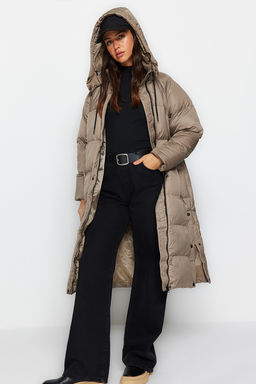 TRENDYOLMILLA Ekru Regular Kapusonlu Yandan C?t C?t Detayl? Su Itici Uzun Sisme Mont TWOAW24MO00104  фото 2