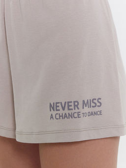 Комплект женский (футболка, шорты) серый с печатью - Mark formelle фото 8