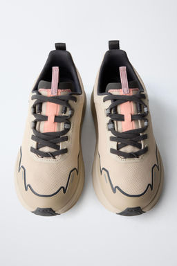 TRAINERS WITH SOLE DETAIL