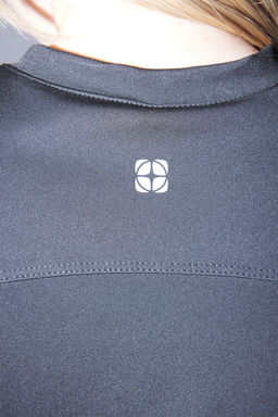 TRENDYOLMILLA Siyah Dalg?c/Scuba Kumas Kruvaze S?rt Detayl? Crop Spor Orme T-Shirt THMSS25TS00006  фото 3