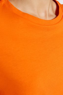 TRENDYOLMILLA Beyaz %100 Pamuk Regular/Normal Kal?p K?sa Kollu Basic Bisiklet Yaka Orme T-Shirt TWOSS23TS00000  фото 35