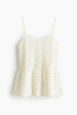 Top efecto crochet con peplum