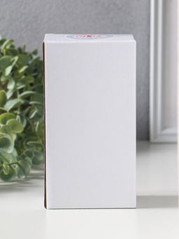 Фигурка полистоун «Малышка в зелёном платье с цветами, с бабочкой на ладоне», 7.5×5×15.5 см