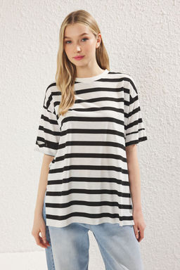 Siyah Cizgili Duble Kol Asimetrik Boyfriend Orme T-Shirt TWOSS20TS0828