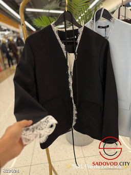 Пиджак с гипюровыми вставками