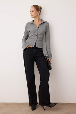 Siyah Poti Kare Fitted/vucuda Oturan Gomlek Yaka Esnek Orme Bluz TWOAW26BZ00257 - Trendyolmilla фото 2