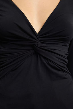 Trendyolmilla Siyah Buzgu/Drape Detayl? Fitted/Vucuda Oturan Uzun Kollu Esnek Orme Bluz TWOAW25BZ00247