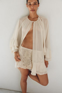 SHORTS BOMBACHO ENCAJE / Crudo