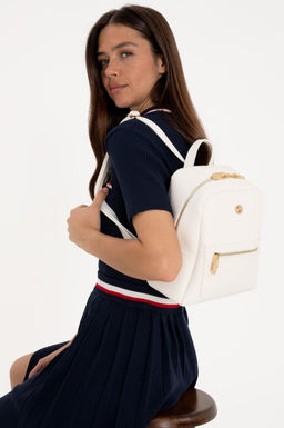 Kad_n Beyaz S_rt _antas_ Sepette S_rpriz _ndirim