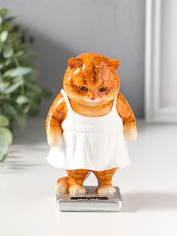 Сувенир полистоун лак "Кошка в белом сарафане стоит на весах" 7,5х7,2х12,5 см