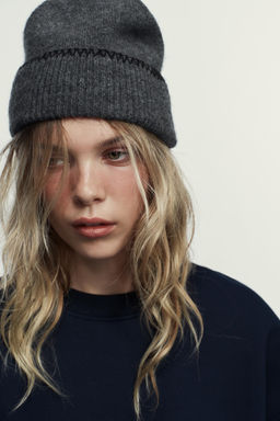 CONTRAST KNIT BEANIE