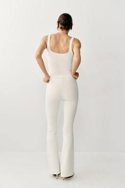 PANTAL?N FLARE STRETCH / Blanco roto