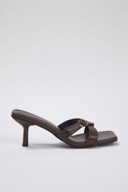Trendyol Shoes Kahverengi Gold Tokal? Kare Burun Kad?n Topuklu Terlik TAKSS25TO00035 - Trendyolmilla фото 17