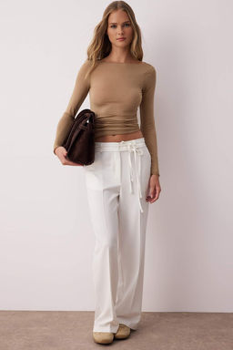 Beyaz Bagc?k Detayl? Dusuk Bel Wide Leg/Genis Paca Pantolon TWOAW26PL00008