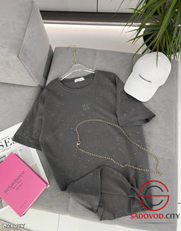 Футболка женская со стразами