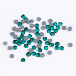 Страз клеевой Zlatka ZRTG-0872 SS08 цветные 2.4 мм стекло 5 x 72 шт в пакете с картонным еврослотом №10 изумрудный (Emerald)