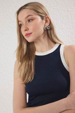 Lacivert Halter Yaka Kontrast Biye Detayl? Fitilli Esnek Orme Atlet TWOSS24AL00027