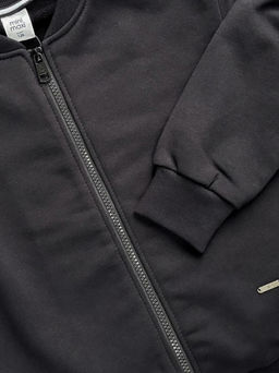 Джемпер на молнии с боковыми карманами 22-7015 черный - Mini maxi фото 4