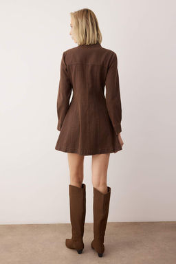 EXCLUSIVE Ozel Koleksiyon Kahverengi Mumlu Gabardin A-Line K?sa / Mini Dokuma Elbise TWOAW26EL00292 - Trendyolmilla фото 5