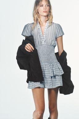 SHORT CHECKED RUFFLED DRESS - Zara фото 3