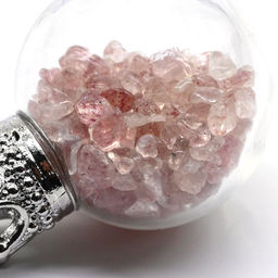 Кулон Шар с крошкой из клубничного кварца 20мм