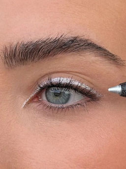 SWEED Карандаш для глаз Satin Eyeliner Euphoria Silver