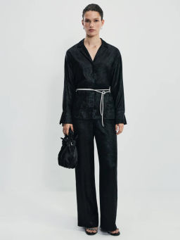 Блузка из блестящей ткани / Zarina