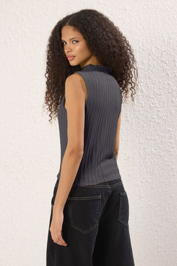 Trendyolmilla Antrasit Dokulu S?f?r Kol Regular/Normal Kesim Orme Bluz TWOSS25BZ00533  фото 4