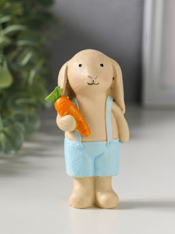 Фигурка полистоун Зайчик в голубых шортиках на лямках, с морковкой, 5?3?9.5 см