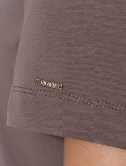 Нарядная футболка с принтом фольгой из премиального хлопка с эластаном