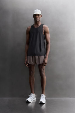 CAMISETA TANK LIGERA RUNNING / Negro