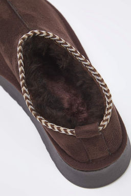 Koyu Kahverengi Nak?s Detayl? Ici Kurklu Kal?n Taban Kad?n Bilekte Terlik Bot TAKAW26BO00003