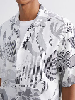 Regular Fit Resort Yaka K?sa Kollu Desenli Erkek G?mlek