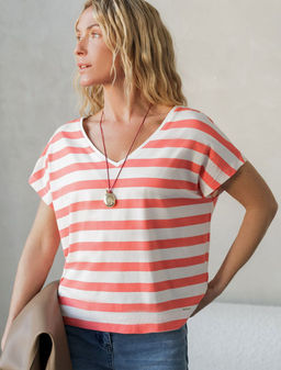 Футболка в полоску с V-вырезом и цельнокроеным рукавом из премиального хлопка