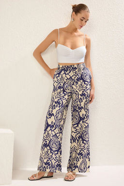 TRENDYOLMILLA Cok Renkli Etnik Desen Genis Kal?p Wide Leg Dokuma Pantolon TWOSS25PL00030