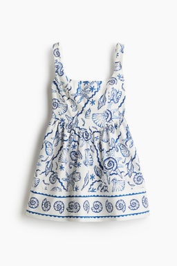 Vestido con falda acampanada