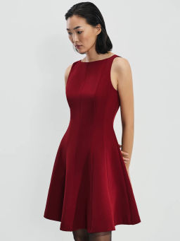 Платье мини приталенного силуэта / Zarina