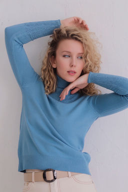 12203 Свитер с ажурной кокеткой голубой - Martichelli фото 4