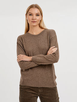 джемпер женский базовый из шерсти со спущенной линией плеча