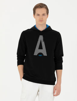 Черный свитшот с капюшоном