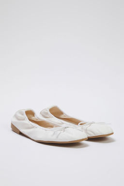 Beyaz Fiyonklu Katlanabilir Esnek Taban Kad?n Babet TAKSS25BE00016