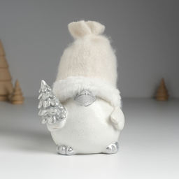 Фигурка полистоун «Воробушек в шапке с серебристой ёлкой», 10×8.5×13 см