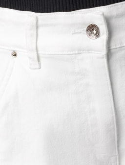 Свободные шорты с защипами из облегченного денима